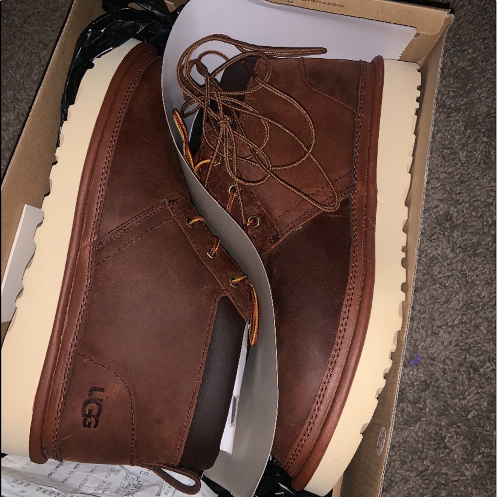 Men’s size 11 UGGS brand new, leather